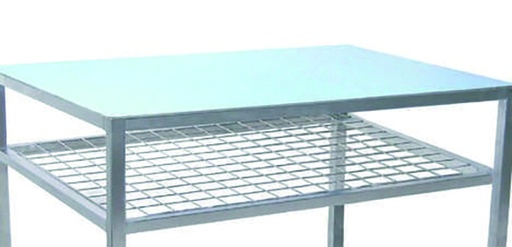 Etagères inférieures en inox